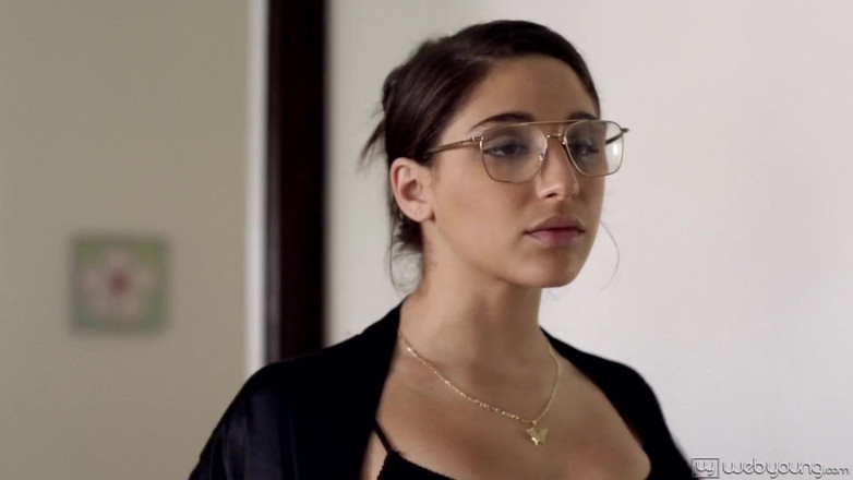 Web Young: Webyoung - Abella Danger зв'язується з божевільним фанатом!