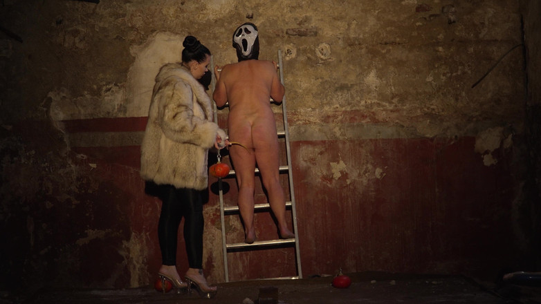 MissAlessaMilano: Whip och KBT på stege