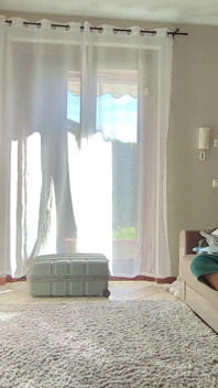 Wanita pembersihan dikongkek keras dari pemilik rumah
