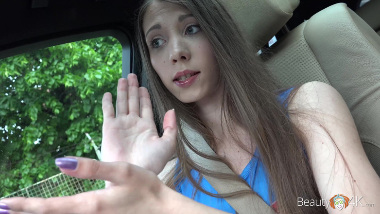 Teen Mega World: Hermosa chica posando desnuda