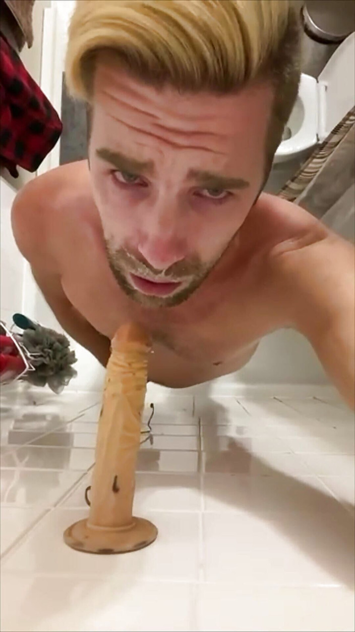 Makfrey: Pédé, gorge profonde, gode gluant