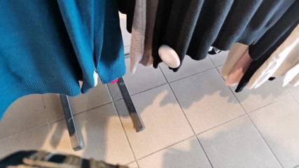 Nicoletta Embassi: Chiloți umezi din Chenge într-un magazin