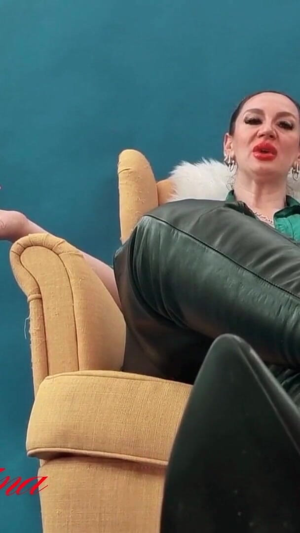 KinkyDomina: Clip personalizzata stivali di pelle sopra il ginocchio
