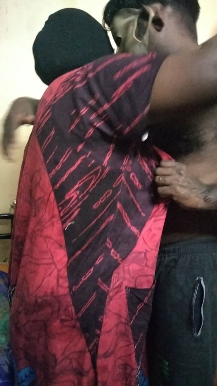 Tamil lesbian: Tamilská vesnická tetička žhavý sex s nevlastním bratrem