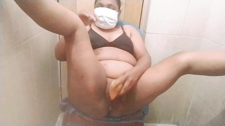 sexymusia1998: Zabawny moment, gdy szwagierka uderza ją atrakcyjną marchewką