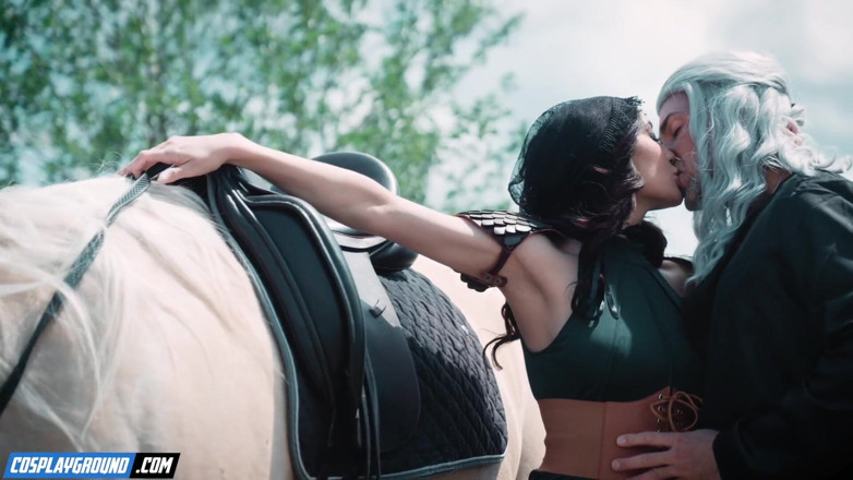 Cosplayground: Chloe Amour e Gia Ohmy si sditalinano e si scopano...