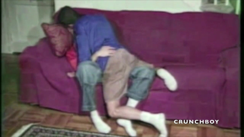 GAY VINTAGE PORN: Dimitri geneukt door zijn beste vriend