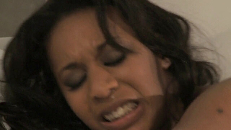 Porncentro: Шоколадна повія хоче наповнити рот довгим чорним членом