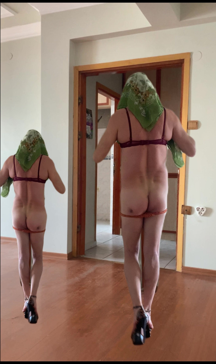 cd_aysemmm: Mit meiner 18-jährigen stiefschwester :) welcher von uns ist sexier?