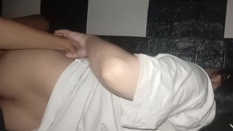 Famly sex: Follando el culo suave de una virgen asiática