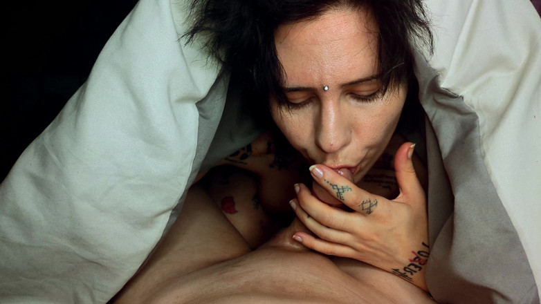 Damagedcosplays: Morning Blowjob in Bed