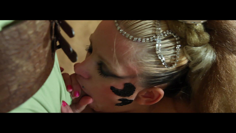 Planete Francaise: Fransa'dan sikilen ve dölle kaplı çarpıcı bir bebek