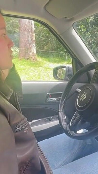 Lesbiene care se distrează în aer liber