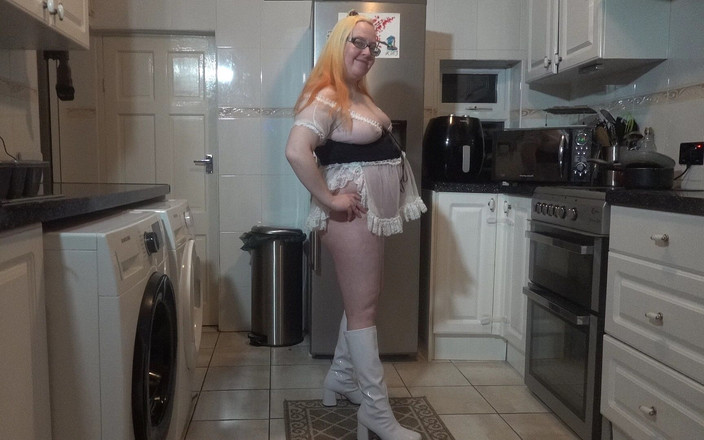 Littlevixen: 白いニーブーツを履いたいたずらなウェンチ