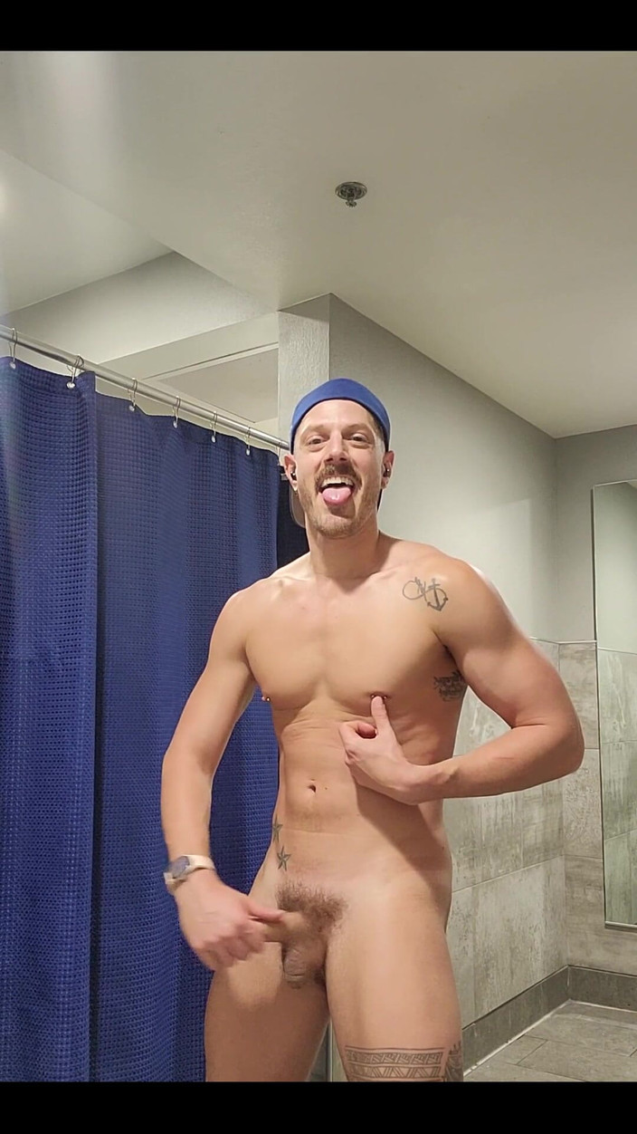 KingB8er: I Love Flexing and Showing off in the Locker Room!!...