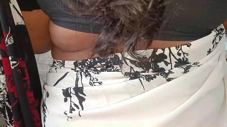 Luxmi Wife: Fru får topp orgasm som flyter från fitta - 1