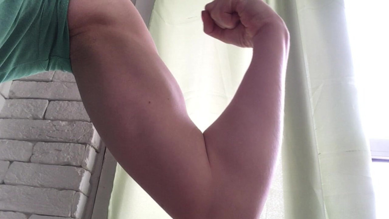 Risky Hairy Couple: Ich zeige meinen biceps für dich