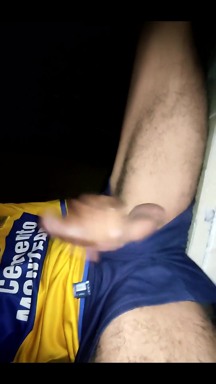 AlexAlejandro13: Masturbându-se în ușa casei mele