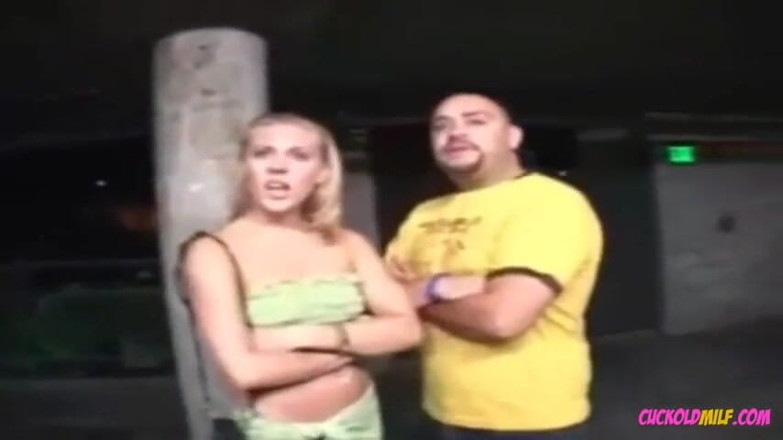 Cuckold MILF: La MILF cornuta e suo marito adorano entrambi un bbc