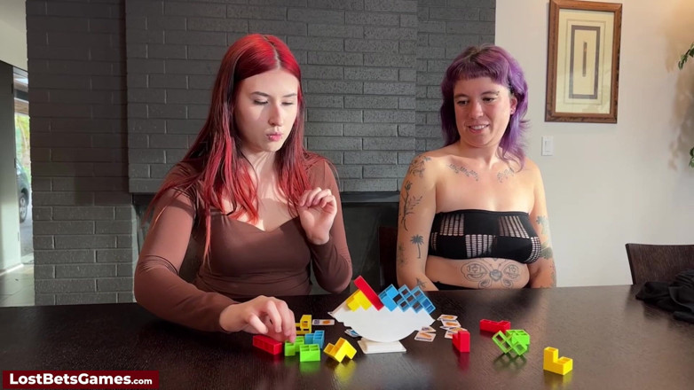 Lost Bets Games: Mainan seksi ini dimenangkan dengan mainan seks striptis