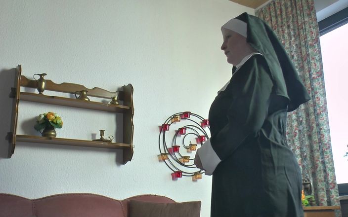 King Of Amateur: Rondborstige non neemt een grote pik