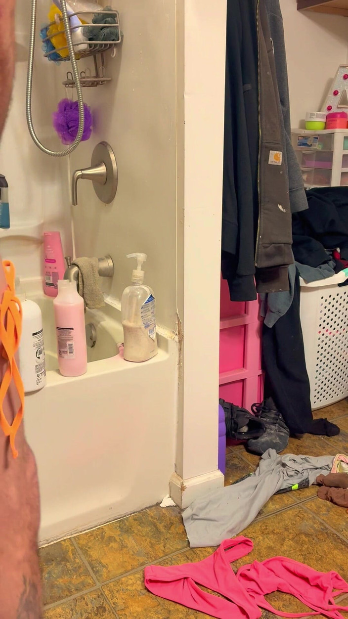 Cd Michelle lingerie: Travestito Michelle si pompa il cazzo in perizoma in collant