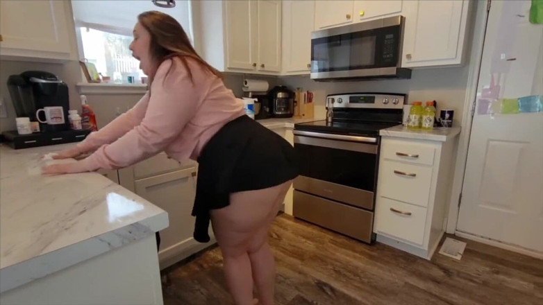 KinkyKatie: Real BBW MILF Cleans Kitchen While Using Lovense Flexer Vibrator -...