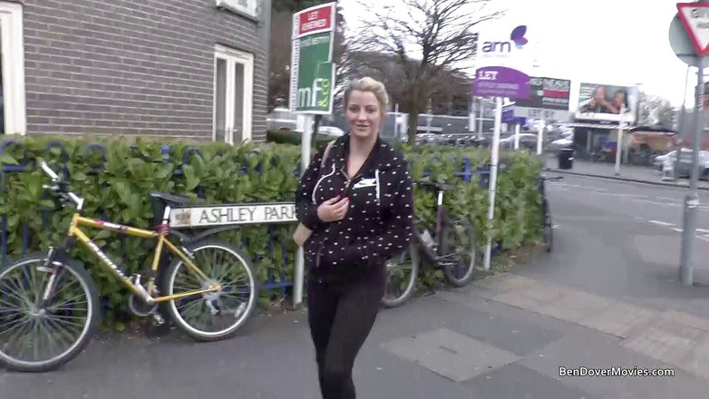 Ben Dover Movies: Ben Dover potká Siennu Day, která se dáví po hlubokém...