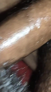 Fundul lui Desi Bhabhi a lovit casa lui Bhabhi