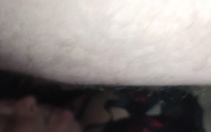Nickyloves: Aku lagi asik nyepong kontol sambil mainin memekku