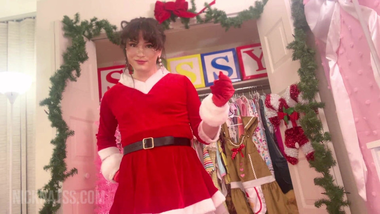 Natalie Napoli: Мачеха-транс готовит рождественский сисси-гэнгбэнг