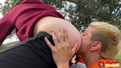 Hung Papi: Büyük yarak doğuran twink hung papi döl döl sikişi