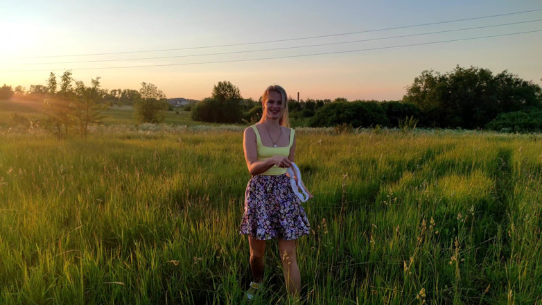 S-Wife Katy: Big Cumshot at Sunset for Cutie S-wife Katy.