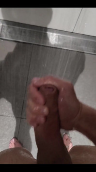 Aku jadi sange banget setelah olahraga. ️