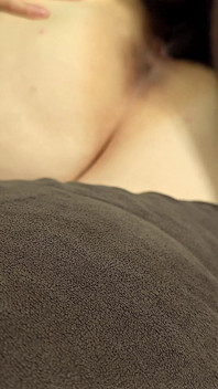 Vues sexy du gros cul juteux d’une MILF BBW blanche ssbbw en train de pisser, squirt et baise avec creampie
