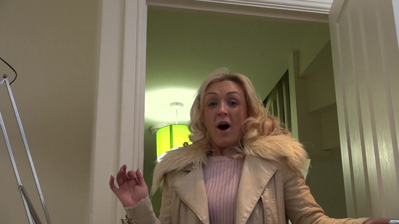 UK Sinners: Păr colorat Amber Deen din spate de Jonny Cooer pe...