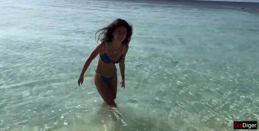 Dis Diger: Mengencingi gadis di pantai - dia kaget