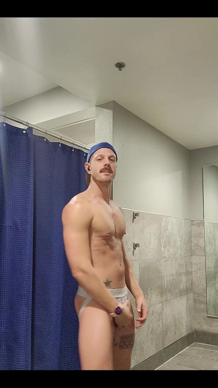 KingB8er: I Love Flexing and Showing off in the Locker Room!!...