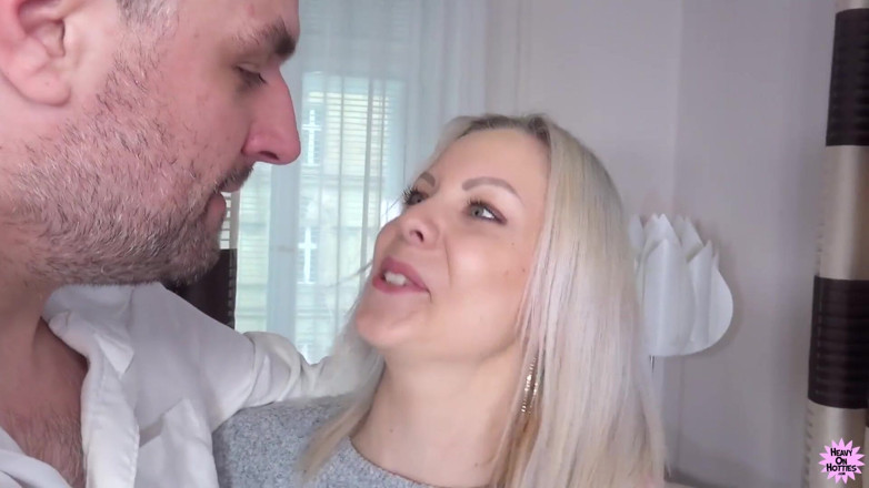 Heavy on Hotties: Blonde babe Julia Parker gags on cock