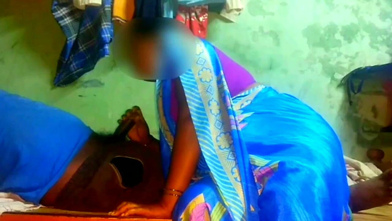 Desi Sathiya: Gospodină indiană Mătușă Blowjop