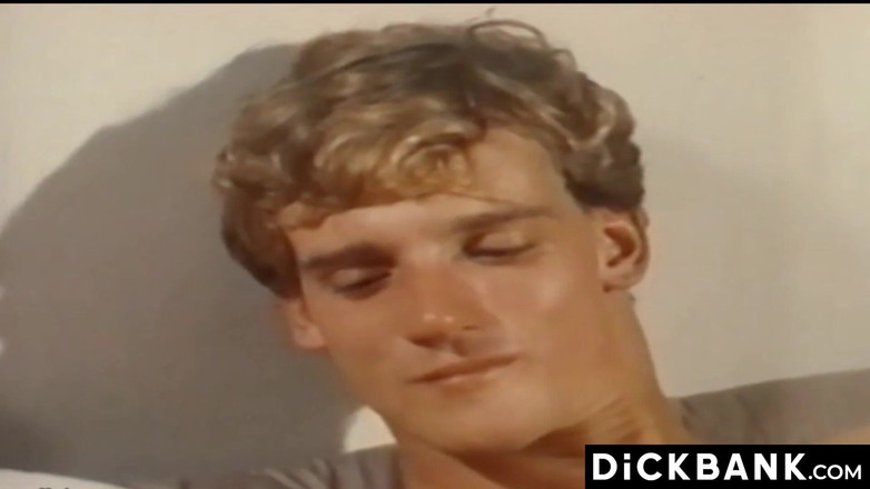 Dick bank: Zwei geile schwule haben eine intensive ficksession