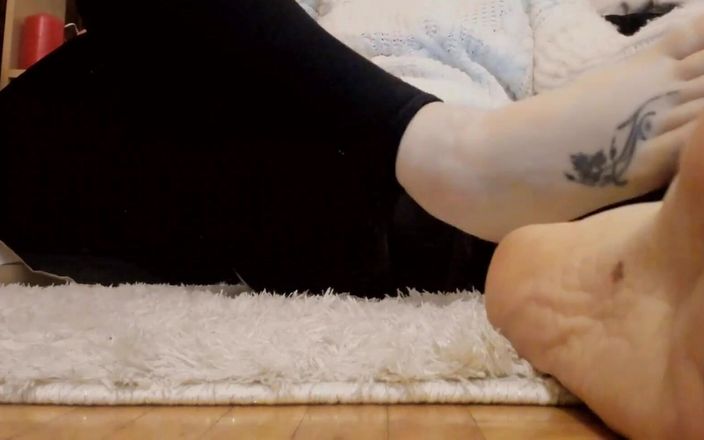Nicoletta Embassi: Des chaussettes excessivement moites après une grosse séance dans la...