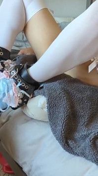 Sissy candy được sử dụng bởi máy làm tình của cô ấy và có Sissygasm đầu tiên của cô ấy