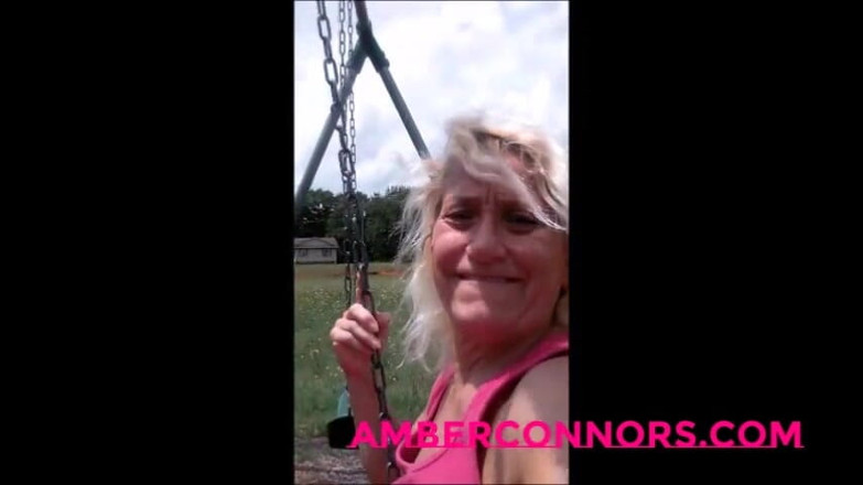 Amber Connors: Chơi xung quanh bên ngoài
