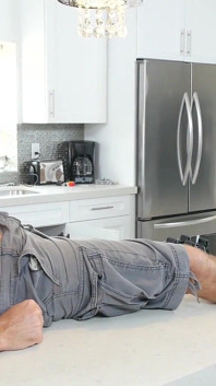 Lucky Contractor Gets to Lay Pipe Into Sexy Latina Luna Star
