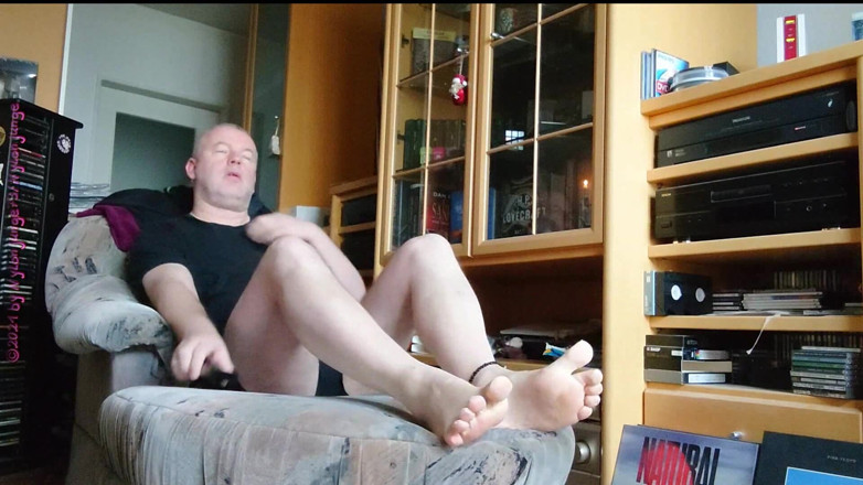 Carmen_Nylonjunge: Nylon boy looks private clip 1 ** Hold up stockings **
