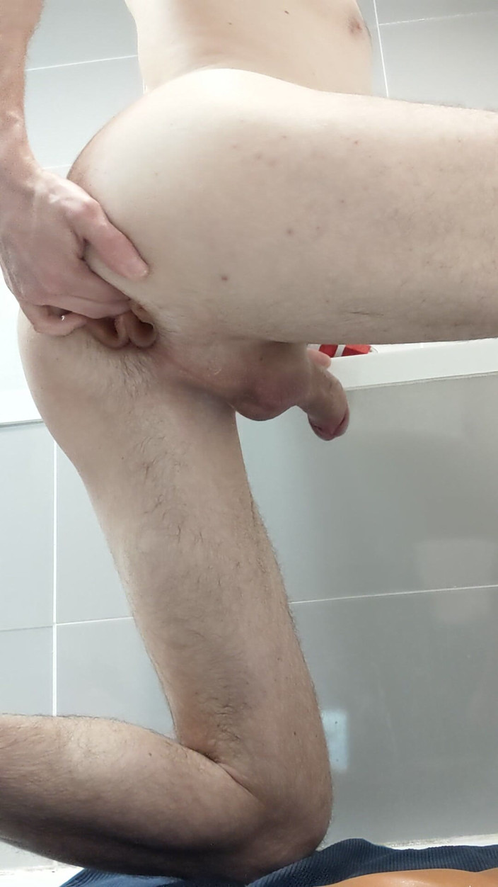 Mike Bi: Я ховаю величезний дилдо у своїй дупі