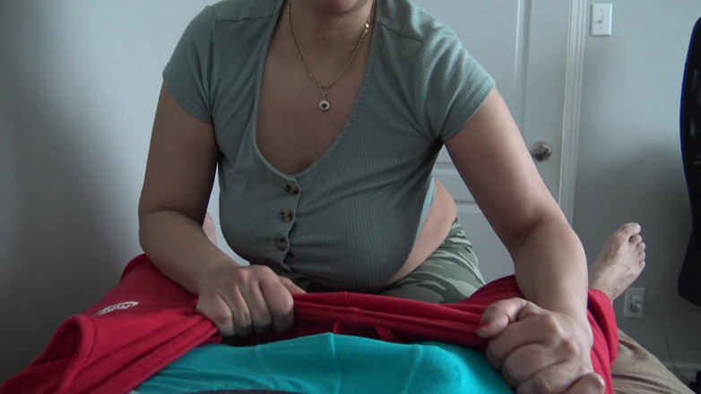 Stepmom Susan: Echte stiefmoeder toont haar kontgaatje en grote tieten om haar...