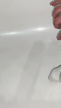 Masaje de aceite de pies en calcetines