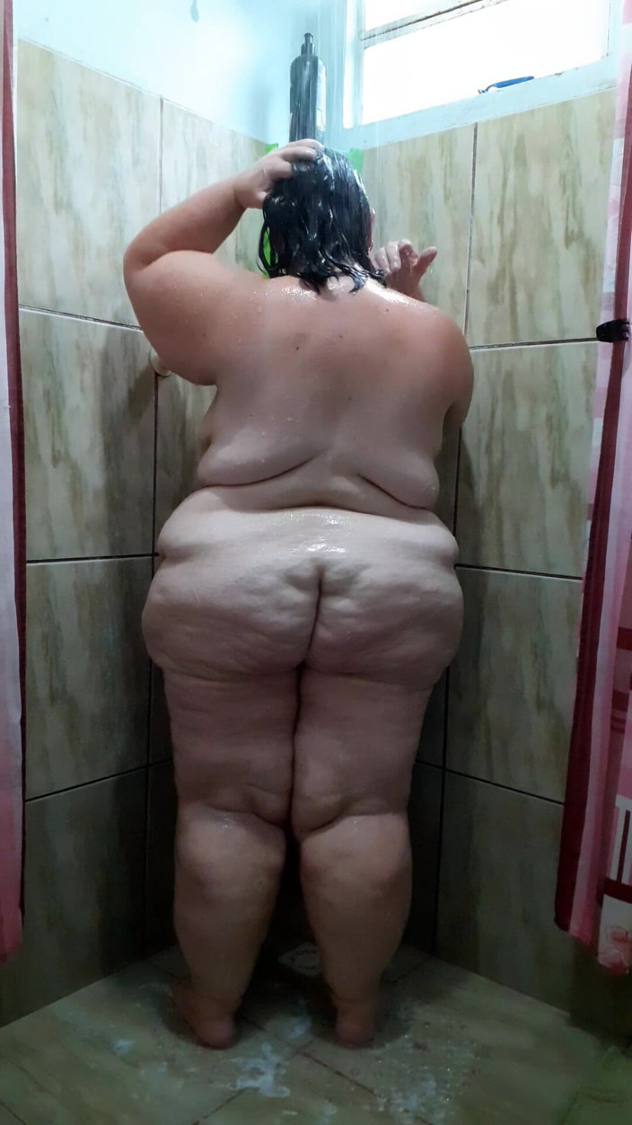 Kasal30br: Je prends une douche, je me lave les cheveux et...